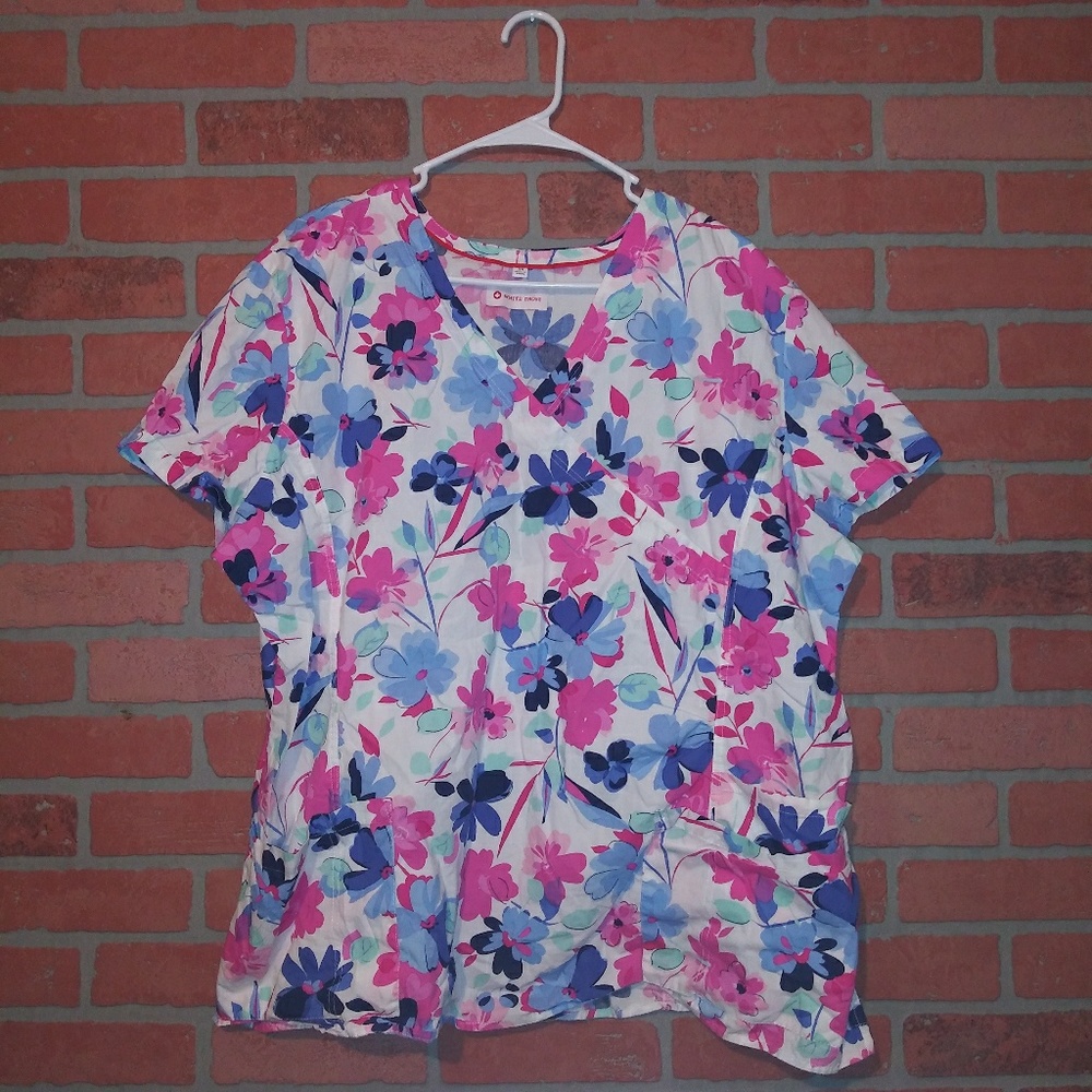 3X floral scrub top White Cross pink blue white